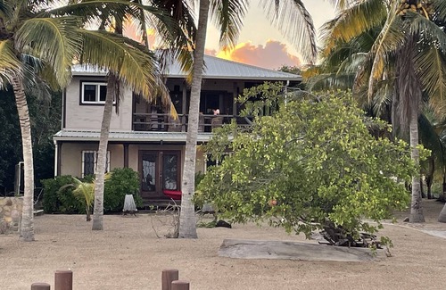 Sittee River House | Gold Standard Certified - cozy beachfront romantic gateway, nature retreat