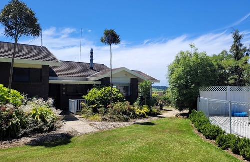 Motupipi House | Golden Bay Pool & Views; March & April availability 2023