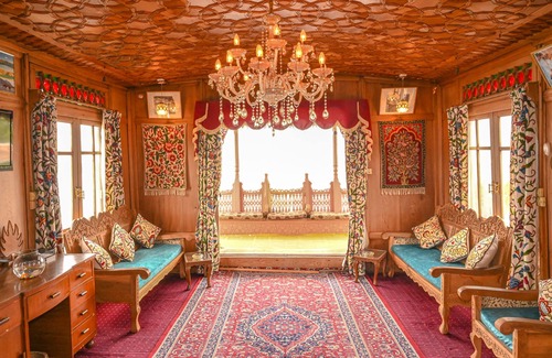 Nagin Bagh Boat Rental | Golden Flower Heritage Houseboat