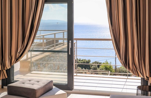 Vassilias Villa | Golden King