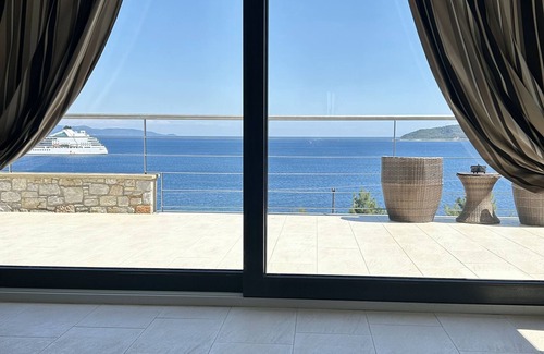 Vassilias Villa | Golden King
