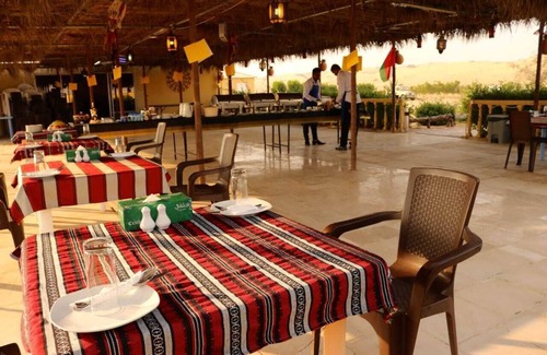 Jalan Bani Buhassan House | Golden Palm Oasis Deluxe Palm Twin Room