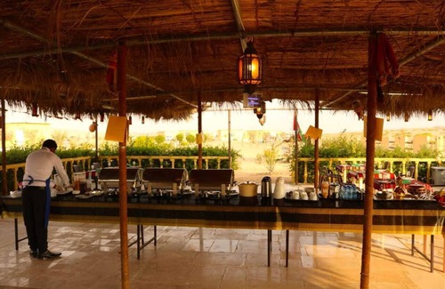 Jalan Bani Buhassan House | Golden Palm Oasis Deluxe Palm Twin Room