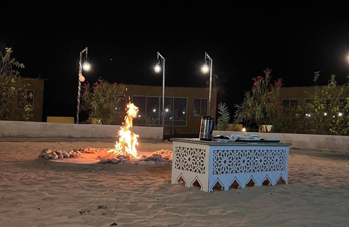 Jalan Bani Buhassan House | Golden Palm Oasis - Royal Palm Suite