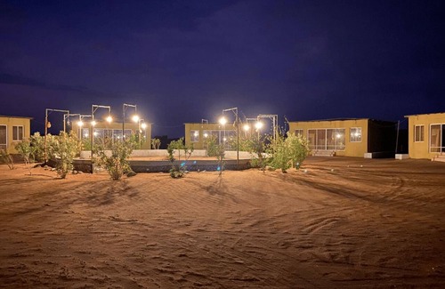 Jalan Bani Buhassan House | Golden Palm Oasis - Royal Palm Suite