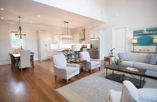 Oxford House | Golf Cottage at Country Club