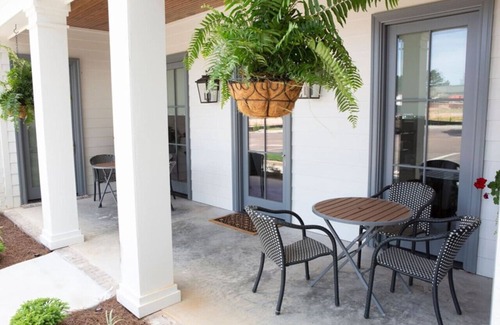 Oxford House | Golf Cottage at Country Club