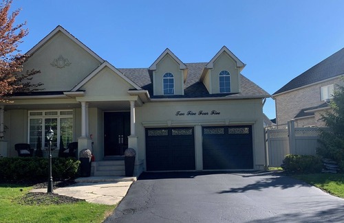 Burlington House | Golf Course & Country Club in a highly desirable neighbourhood