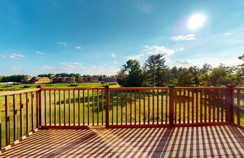 Dellwood Apartment | Golf course-front condo with pool, hot tub, dock, tennis, golf, & private beach