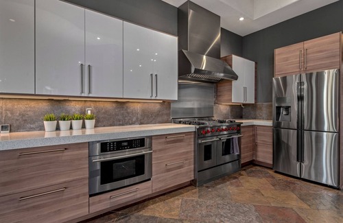 Glen Eagle House | GOLF COURSE VIEW LOT | Heated Pool & Hot Tub | EV!