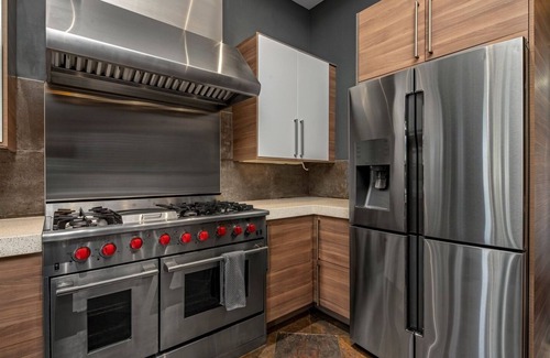 Glen Eagle House | GOLF COURSE VIEW LOT | Heated Pool & Hot Tub | EV!