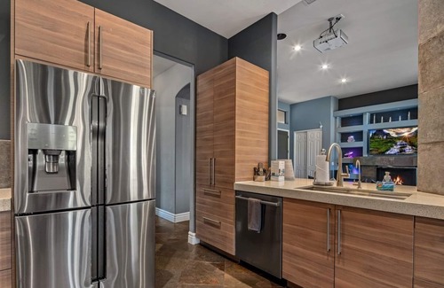 Glen Eagle House | GOLF COURSE VIEW LOT | Heated Pool & Hot Tub | EV!