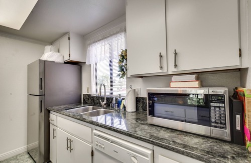 Palm Desert Condo | Golf Course View & Pool Access: Palm Desert Condo