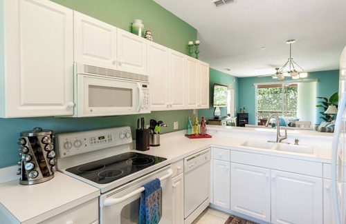 Naples Condo | Golf, Pools, Near Beaches & Resort-Style Living!