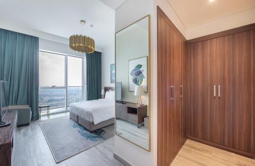 Dubai Media City Apartment | Golf Views in 30th Floor