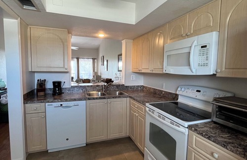 Deep Creek Condo | Golfer and sun lover’s Punta Gorda vacation retreat, 2 beds, 2 baths