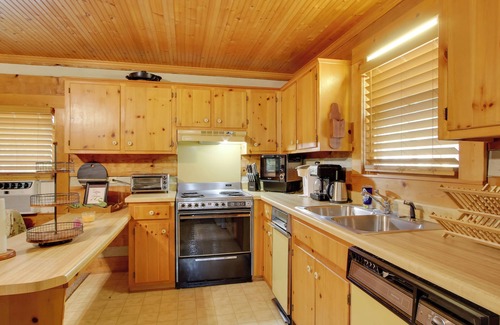Gracewood House | Golfer's Getaway: Hephzibah Home w/Pool Access