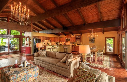 Frank House | Golfers' and Hikers' Paradise with Long-range Views, Private