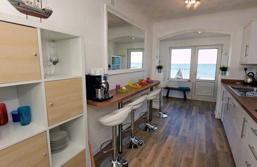 Saundersfoot Apartment | Gone to the Beach - Sea Views, Direct Beach Access