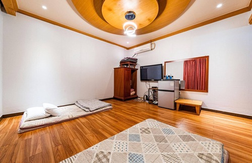 Gongju Hotel | Gongju Hotel del Luna