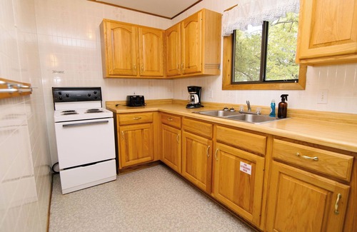 Richmond Cabin | Good Ol' Days, a 3BR cabin with lake views situated at Riverside Resort