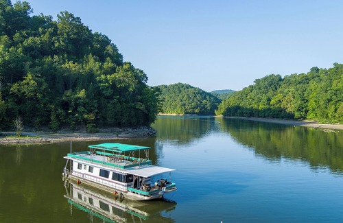 Byrdstown Boat Rental | Good Times - 4 bedroom/Jack&Jill Bathrooms Houseboat with everything you need