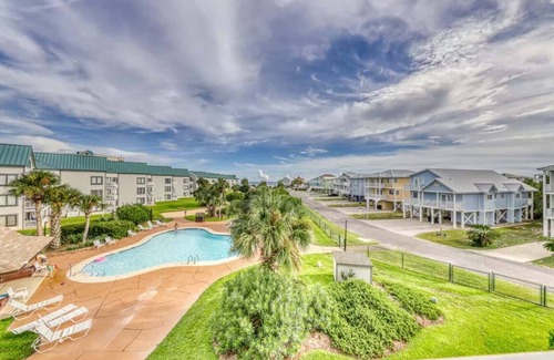 Fort Morgan Condo | Good Times & Tan Lines-steps to the beach!