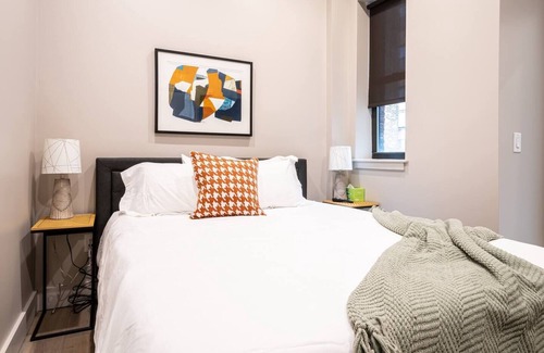 Downtown Newark Hotel | Good Vibes 1BR ! Walk to NJ Penn ! 30 min to NYC