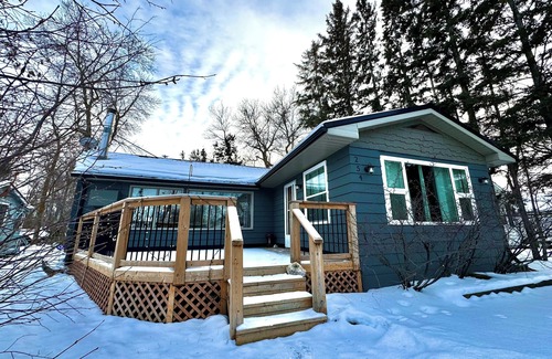 Winnipeg Beach Cottage | Good Vibes at The Lake, 1 Block From Beach!