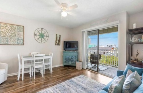 Carolina Beach Apartment | Good Vibes Carolina Beach - beautifully updated condo within walking distance to the Boardwalk villa