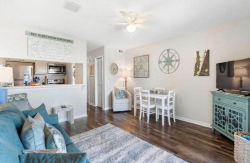 Carolina Beach Apartment | Good Vibes Carolina Beach - beautifully updated condo within walking distance to the Boardwalk villa