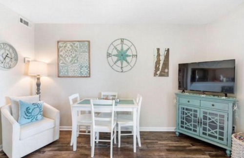 Carolina Beach Apartment | Good Vibes Carolina Beach - beautifully updated condo within walking distance to the Boardwalk villa