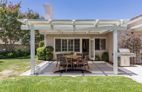 Valencia House | GOODE.HOMES | Luxury 3-bedroom home w/lush garden