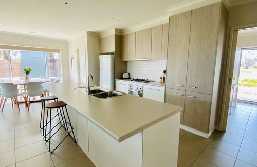 Inverloch House | Goodenia Vibes - Inverloch