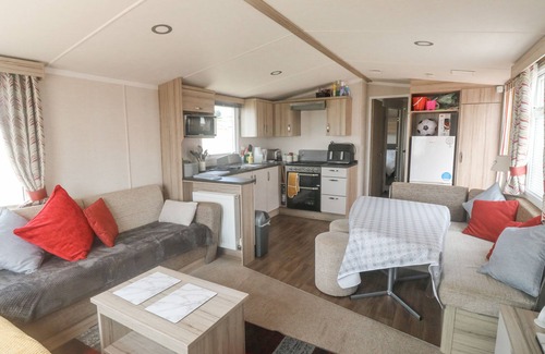 Exmouth Cottage | GOODISON DEVON CLIFF, pet friendly, with a garden in Exmouth
