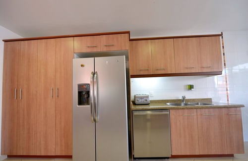 La Colina Condo | GORG Aldrovandi Plz, Ave Gonzalez Suarez, GRT LOC, WiFi, JacuZ, Pool, Sau, 2 Pkg