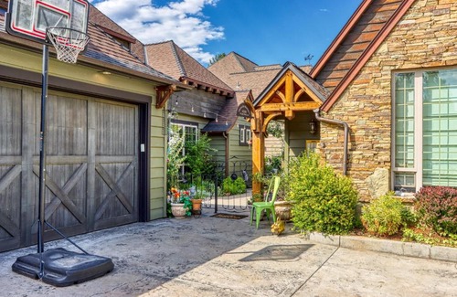 Southwest Bend House | Gorge View Chalet