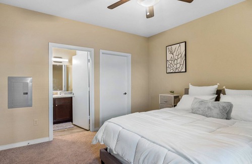 Spring Branch House | Gorgeous 1BR in Great location