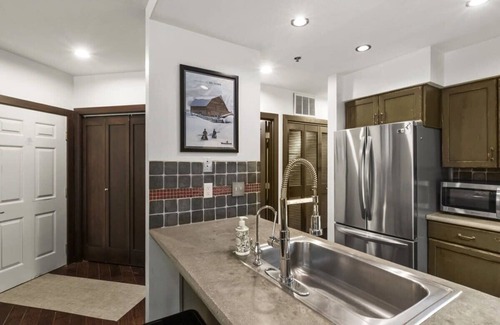 Deer Valley Condo | Gorgeous 1BR Steps From Lifts w/Private Hot Tub!