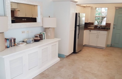 Halcyon Heights Villa | Gorgeous 2 bdr Fully AC Villa near Beaches in heart of Holetown Barbados