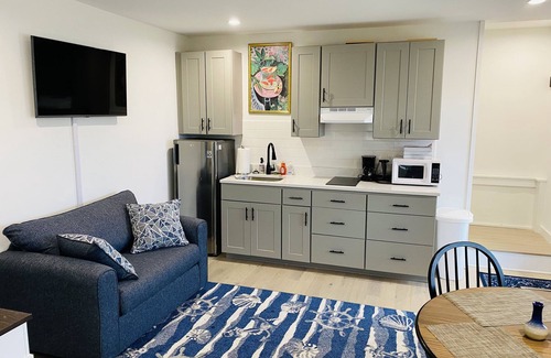 West Tremont Apartment | Gorgeous 2 bedroom apartment in new house with waterfront views in Duck Cove