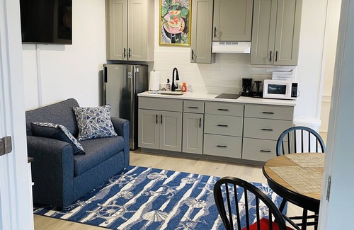 West Tremont Apartment | Gorgeous 2 bedroom apartment in new house with waterfront views in Duck Cove