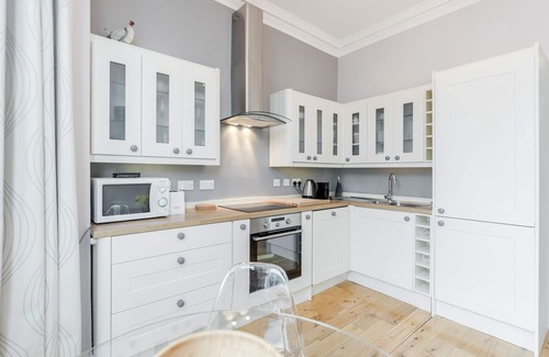 Redcliffe Apartment | Gorgeous 2-Bedroom Apartment in Chelsea