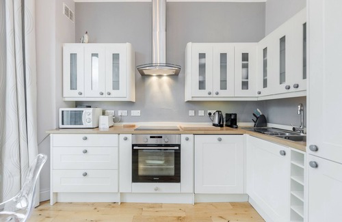 Redcliffe Apartment | Gorgeous 2-Bedroom Apartment in Chelsea