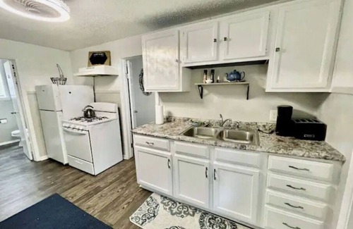 Dahlman House | Gorgeous 2 bedroom in little Bohemian Omaha
