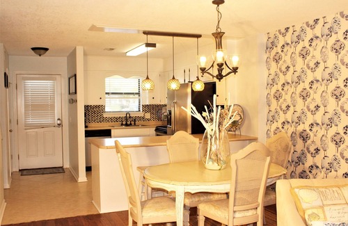 Saint Simons Island Condo | Gorgeous 2bed/2.5bath Walking Distance To Pier Village and Beach