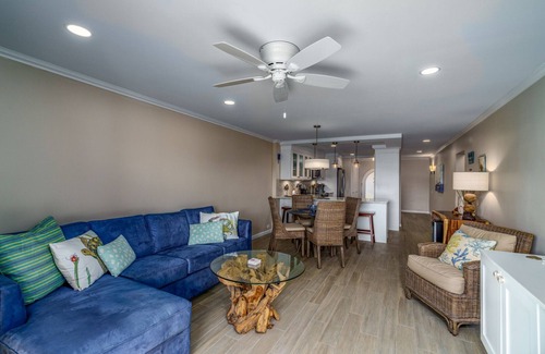 Nazareth Condo | GORGEOUS 2BR Condo on the beach! Newly remodeled, sleeps 6.