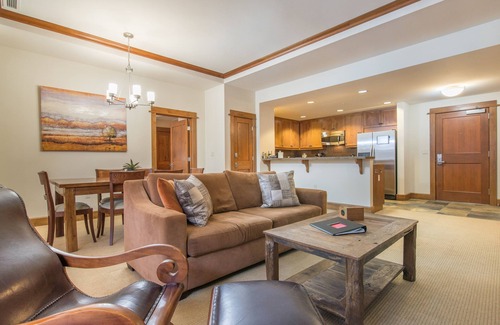 Truckee Condo | Gorgeous 2BR Heart of Northstar Village near Gondolas