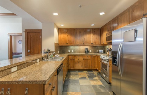 Truckee Condo | Gorgeous 2BR Heart of Northstar Village near Gondolas