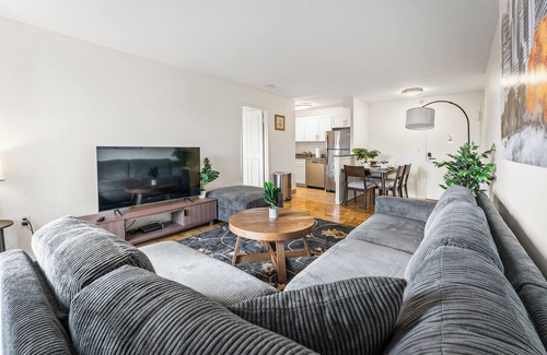 North Brookline Apartment | Gorgeous 2BR Next to BU 6894